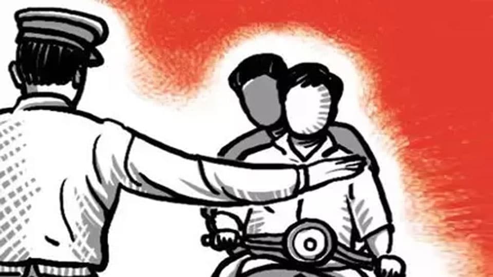 Police Constable hurt as bike rams into him during helmet checking drive