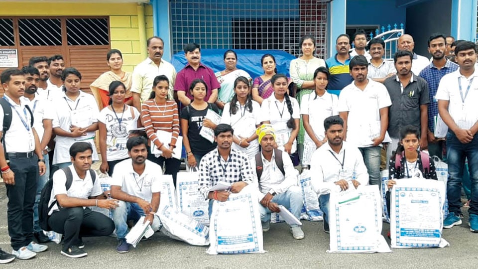 WoW distributes bags to collect dry waste at homes