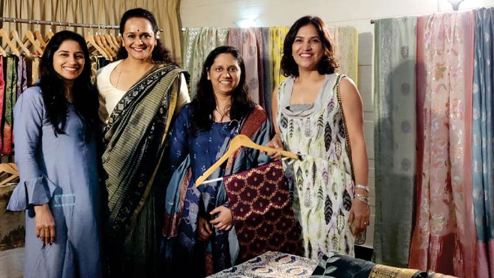 Impressionz, Silk Looms display sarees