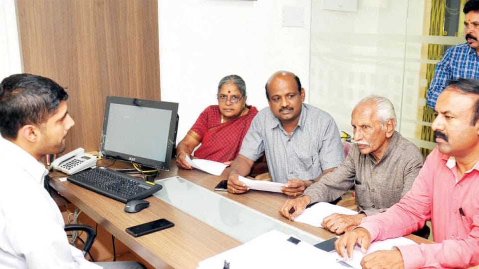 Kannada Implementation Committee visits Govt. offices, reviews usage of language