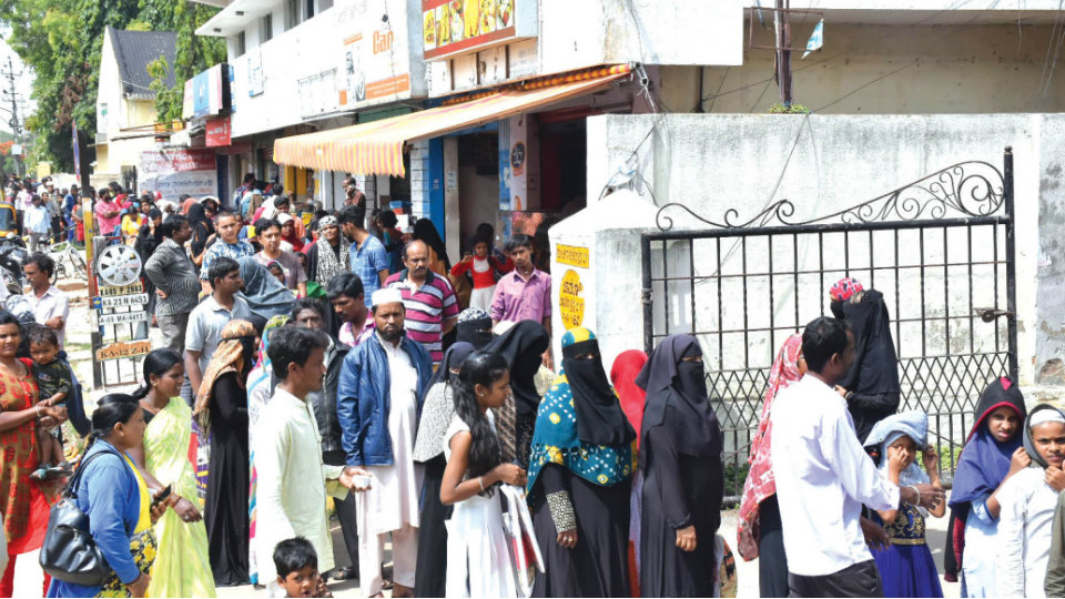 Mad rush at Aadhaar registration centres