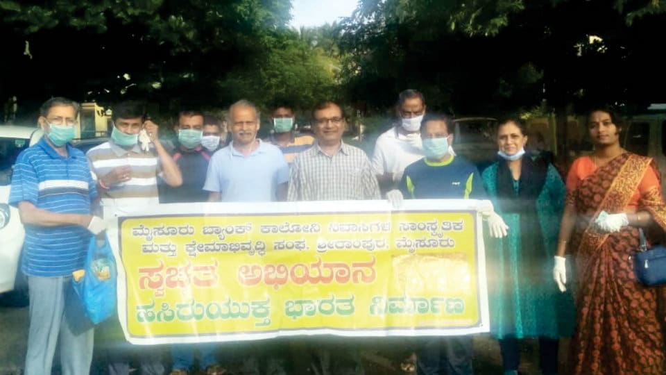 Residents and Pourakarmikas participate in garbage collection