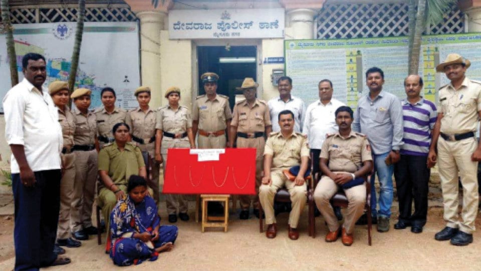 Inter-State woman chain-lifter arrested