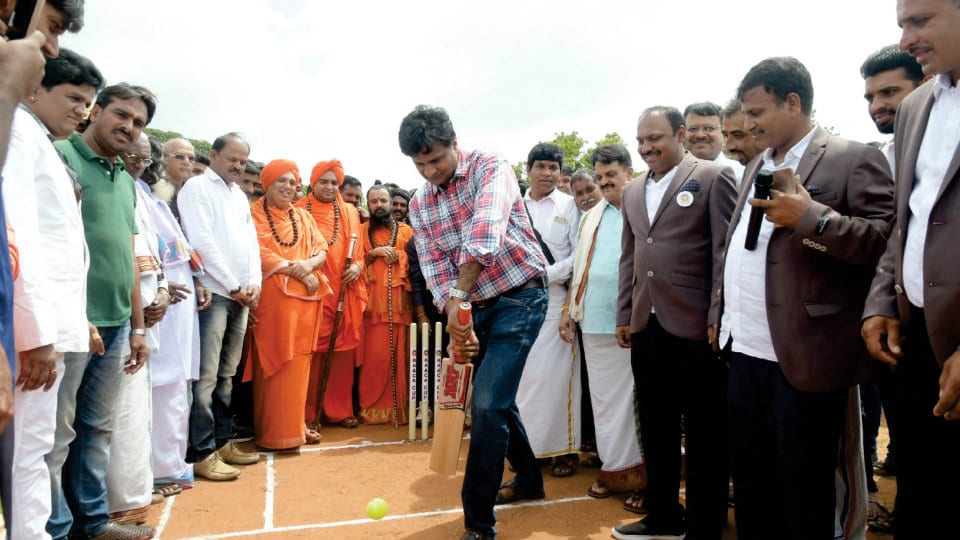 Javagal Srinath inaugurates Priests, Astrologers Cricket Tournament