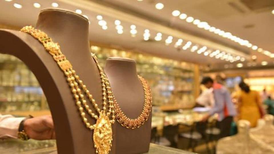 Man held for stealing gold ornaments from jewellery shops