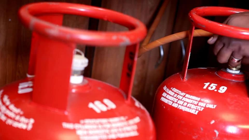 Price of commercial gas cylinder reduced