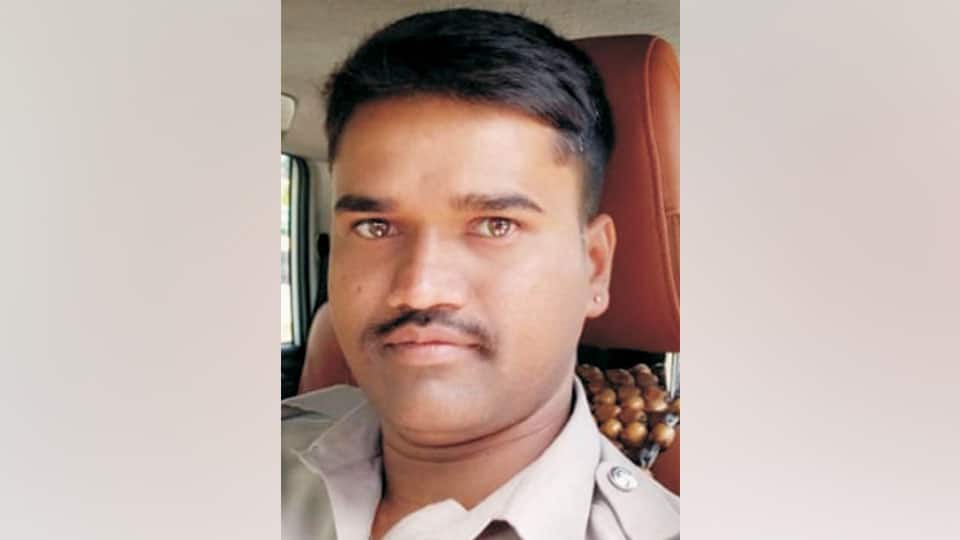 Traffic constable dies of excessive boozing