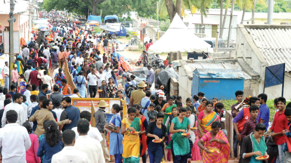Chamundi Temple collects Rs. 1.50 crore as special entry fee on Ashada Fridays