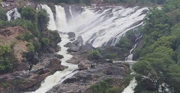 Waterfalls Calling! : Visitors throng Gaganachukki, Barachukki and ...