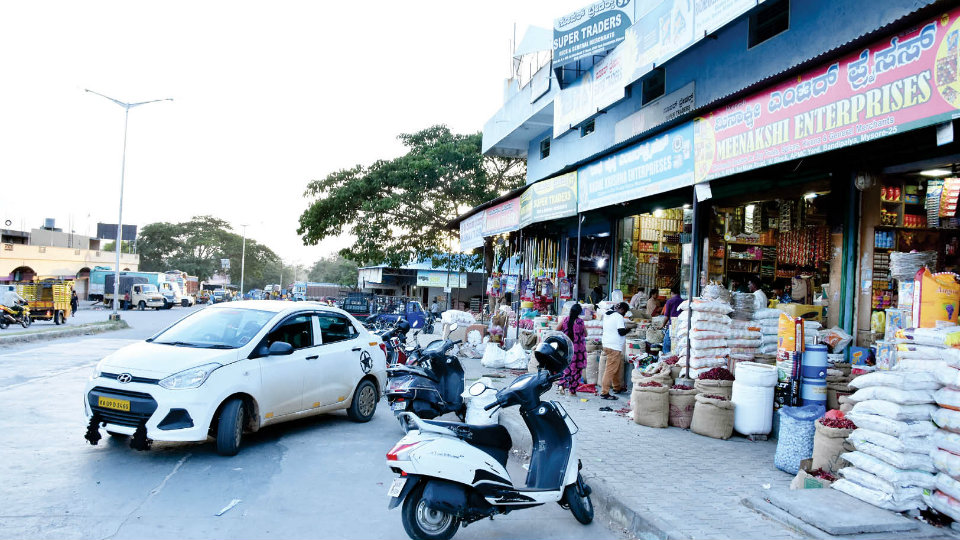 Retail stores outnumber wholesale shops at Bandipalya APMC Yard