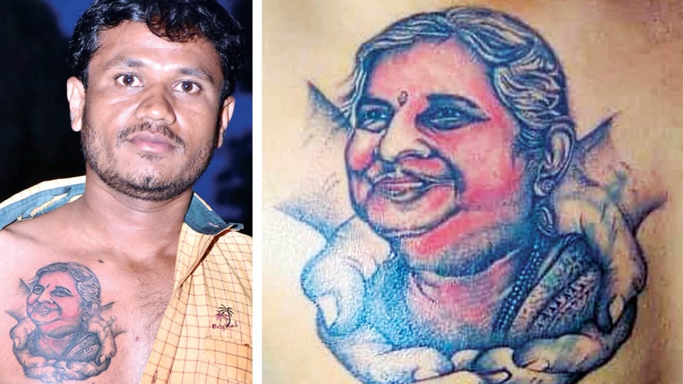 Mysuru youth gets Sudha Murty’s face tattooed on his chest