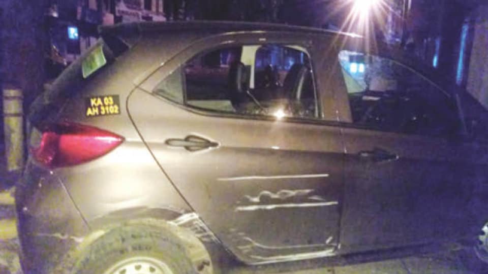 Car crashes against stone balustrades on Raja Marga