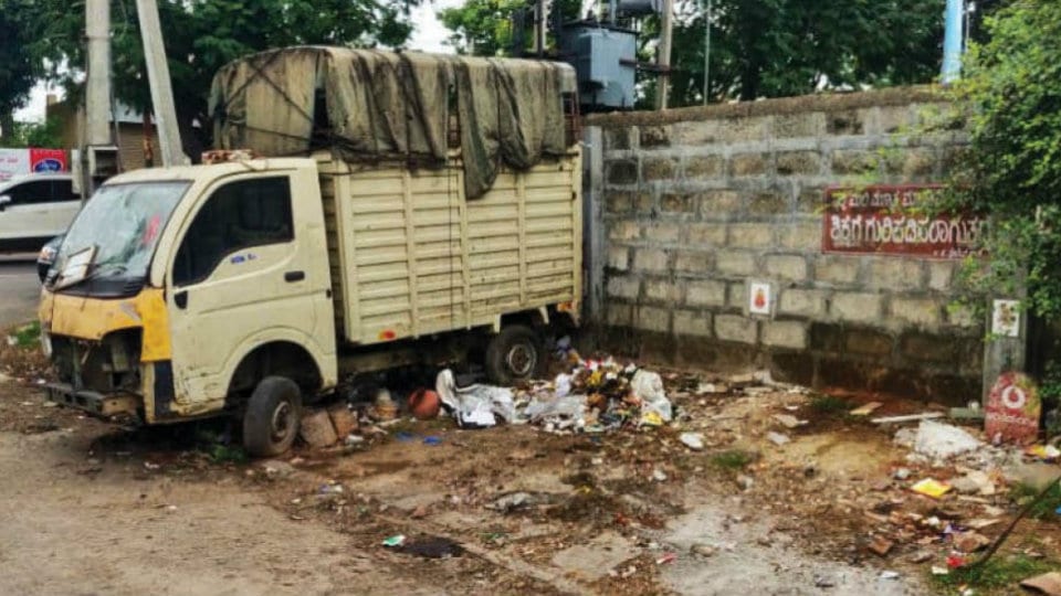 Plea to remove abandoned goods vehicle opposite K.R. Police Station