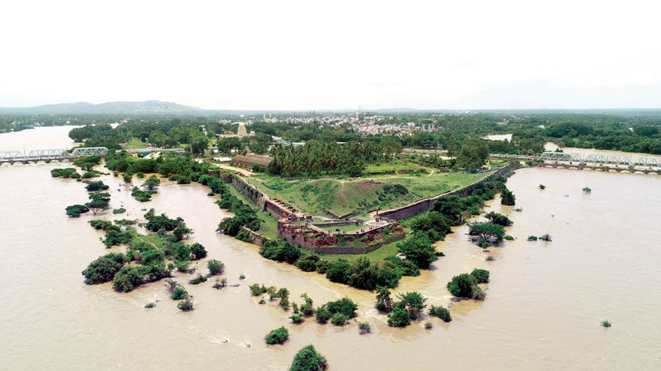 Is Srirangapatna Fort  safe from floods?