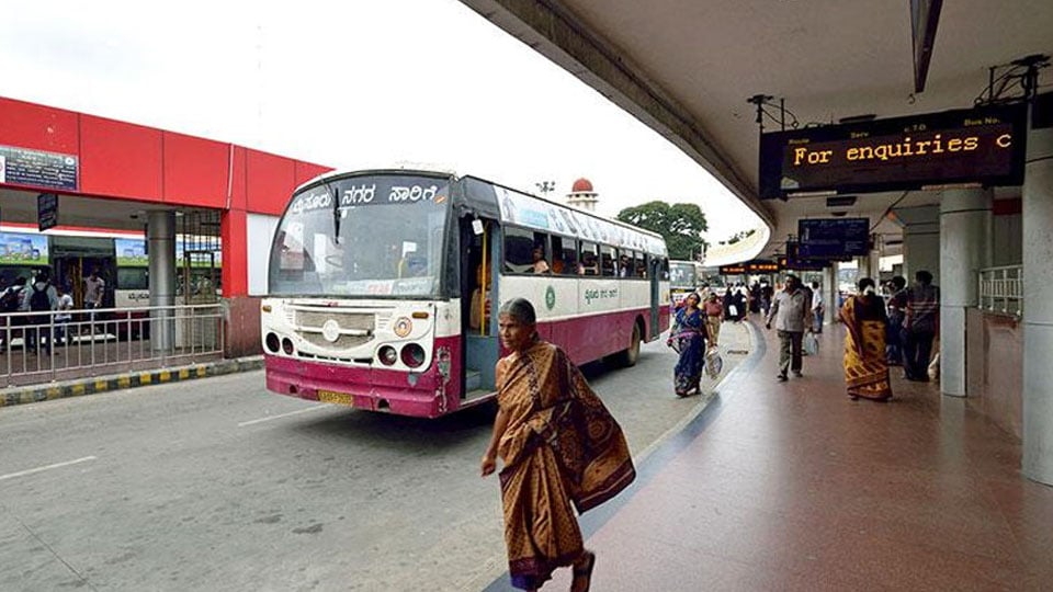 Woman loses gold jewellery in city bus