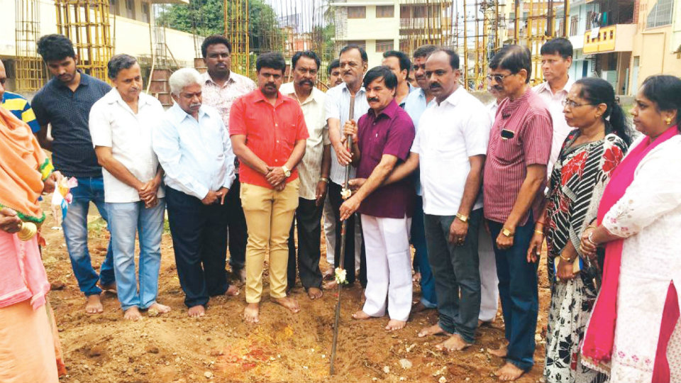 MLA performs Guddali Puja for new MCC Zonal Office-1