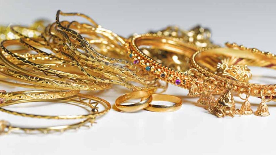 Burglar arrested: Gold jewellery worth Rs.1.7 lakh recovered