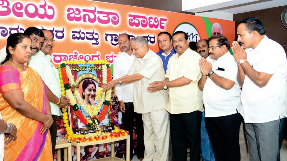 City BJP leaders pay tributes to Sushma Swaraj
