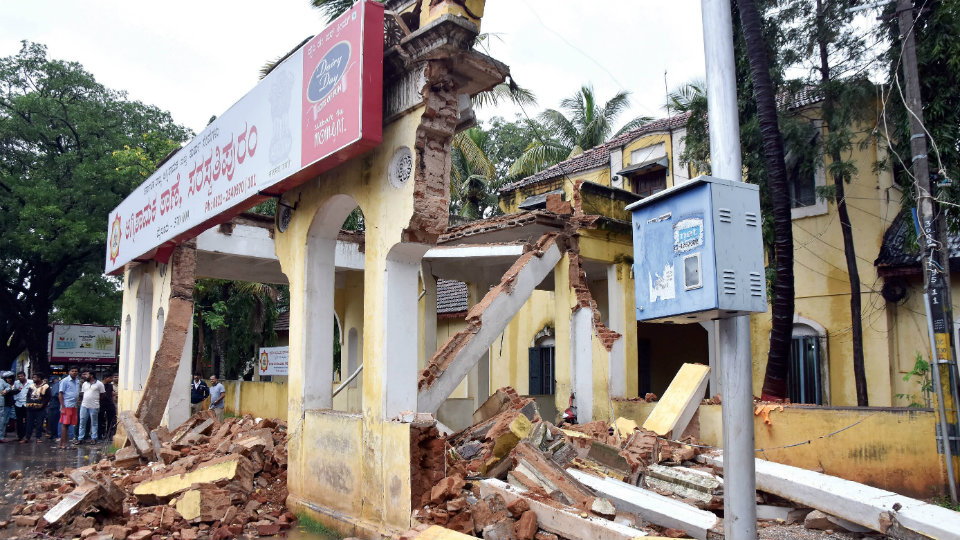 121-year-old Fire Brigade Station portico collapses
