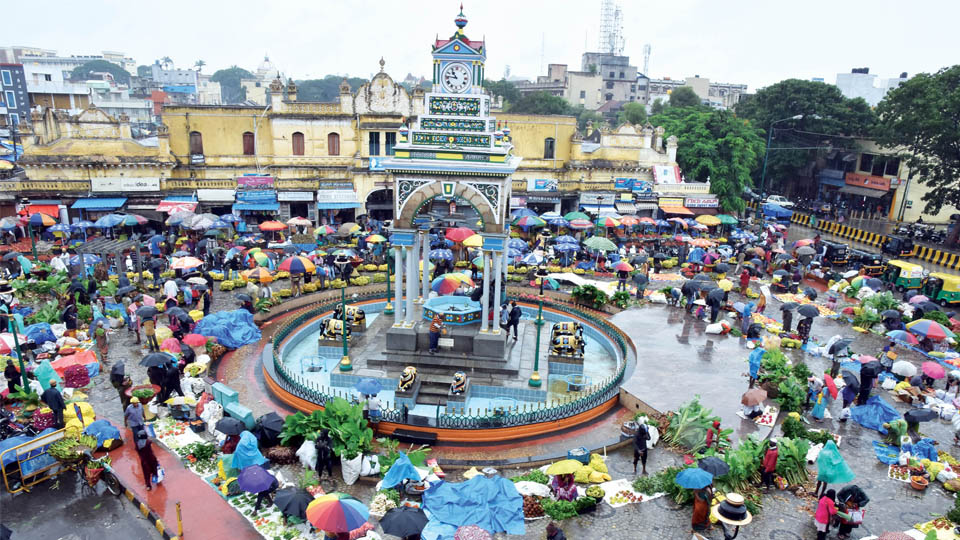 Rains fail to deter ‘Varamahalakshmi’ shoppers