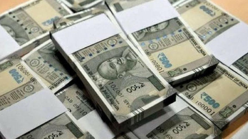 Pvt. firm staff held for pocketing Rs. 6 lakh while counting currency notes in Bank