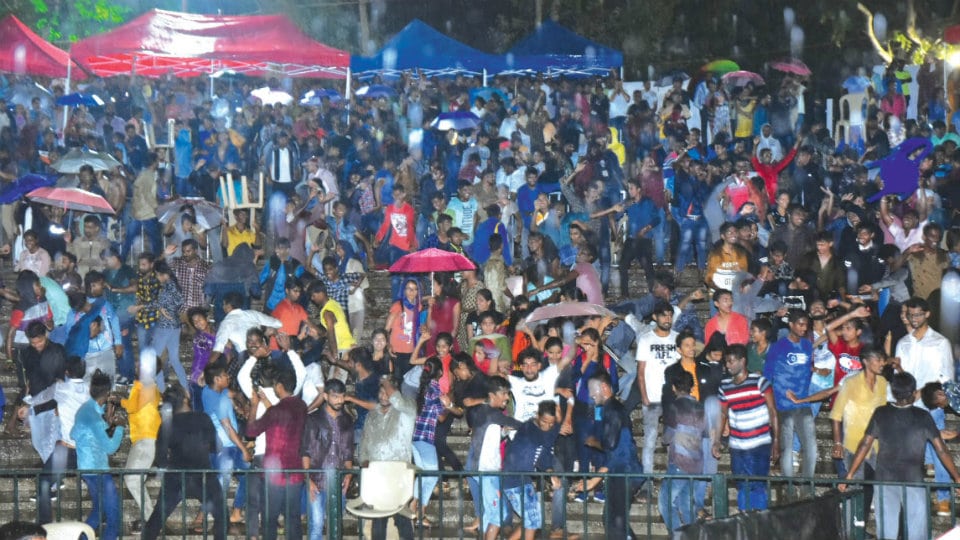 Yuva Sambhrama – Day 6: Downpour does not deter enthusiasm of students