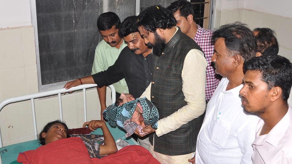 After making surprise visit, Health Minister Sriramulu sleeps at Chamarajanagar Hospital