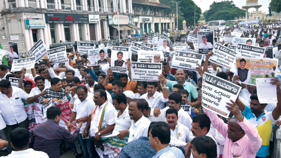 2,000 Vokkaligas take out rally in city against Centre