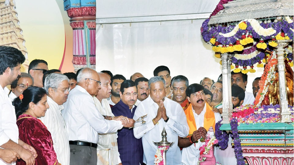 Dr. S.L. Bhyrappa inaugurates 10-day Dasara festival