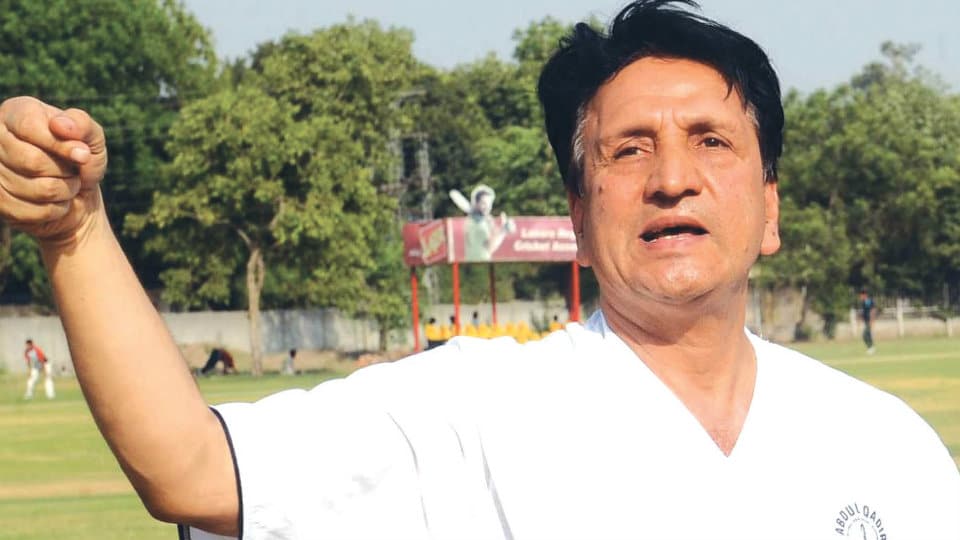 Leg-spin wizard Abdul Qadir passes away