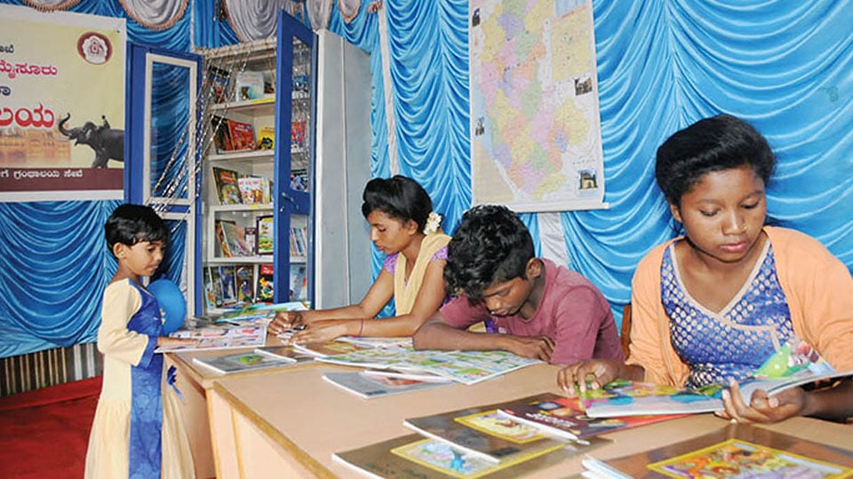 Tent Library, a hit among Mahout families