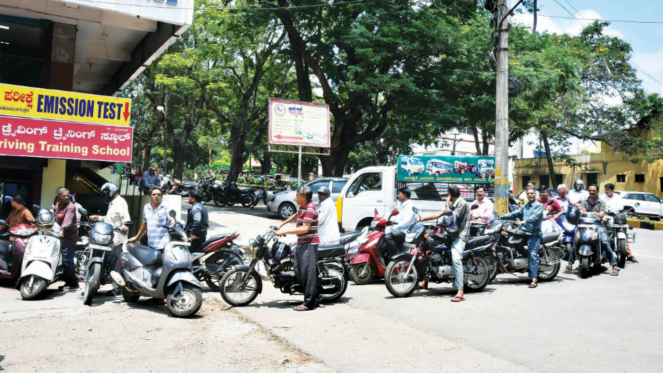Vehicle owners scurry to get emission certificates