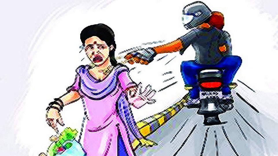 Chain snatched by miscreants - Star of Mysore
