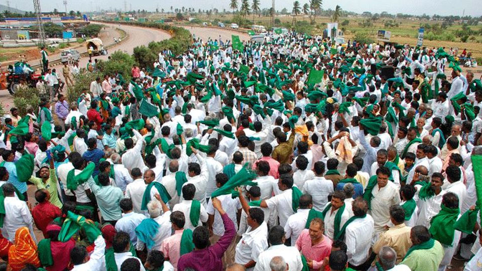 Delay in extending flood relief: Mega convention of farmers in Bagalkot on Sept. 15; Bengaluru on Oct. 4