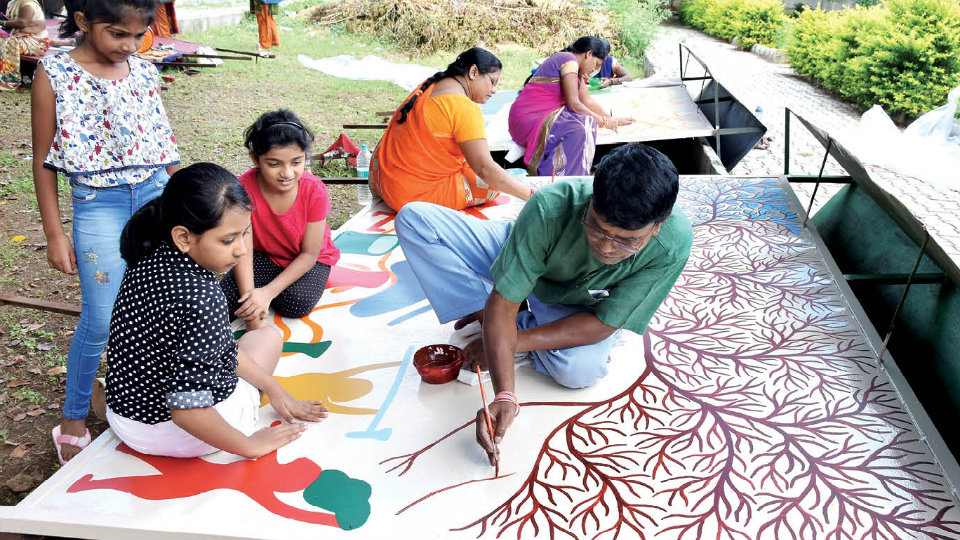 Do & Learn: Gond, Warli Painting at IGRMS