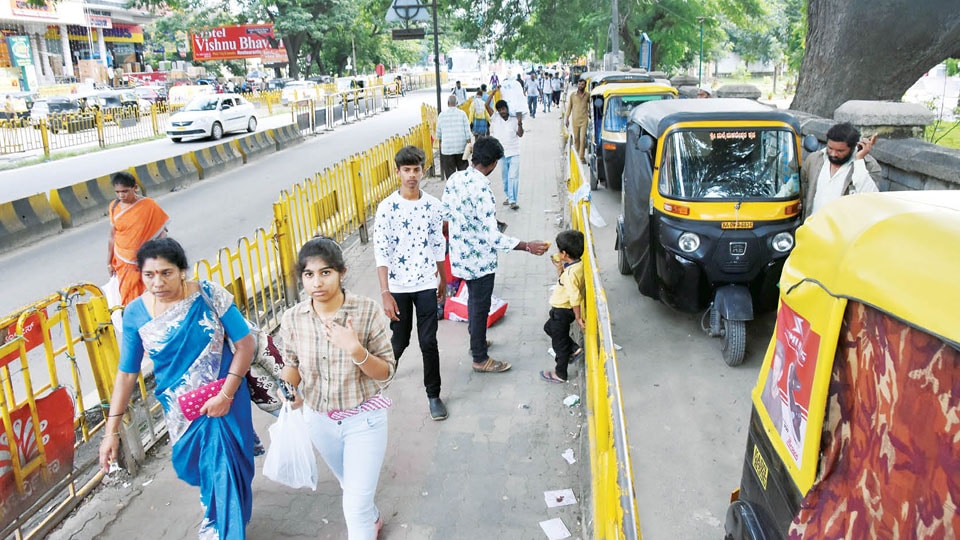 Police don MCC role; clear bus stand footpath