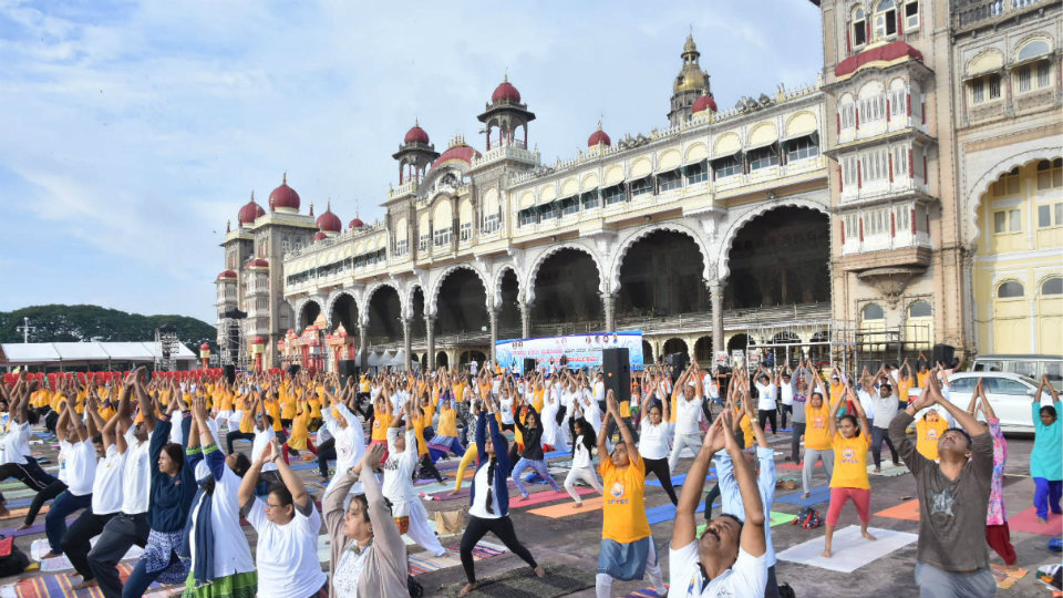Mass Yoga, Surya Namaskara marks ‘Yoga Sambhrama’ at Palace