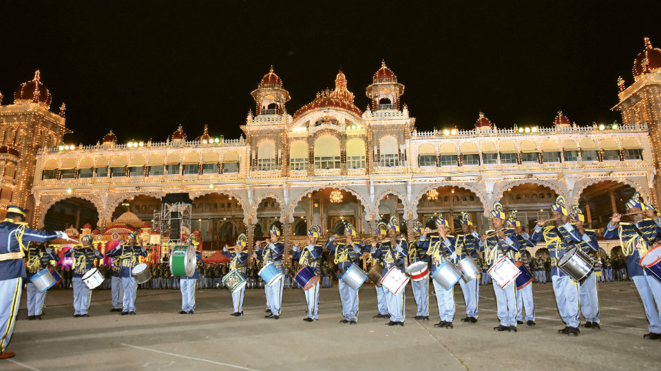 Police Band performs at Palace
