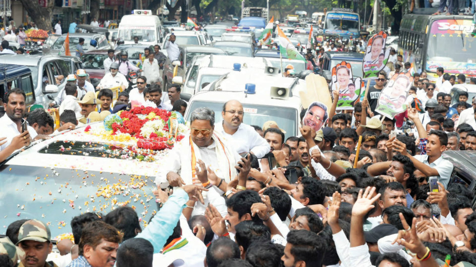 Siddharamaiah accorded rousing welcome in city