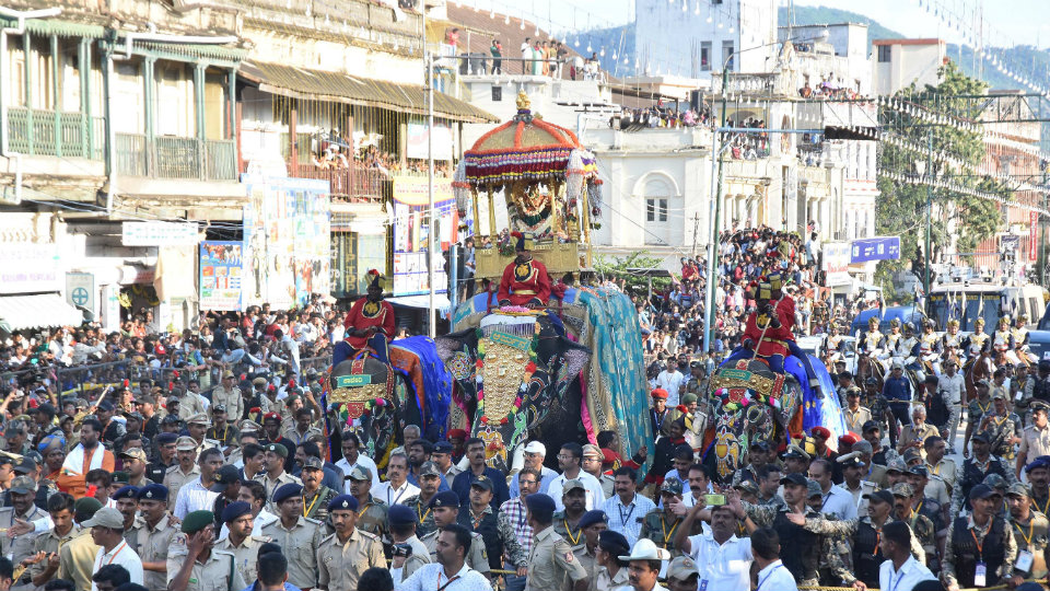 Tourists leave city with fond Dasara memories