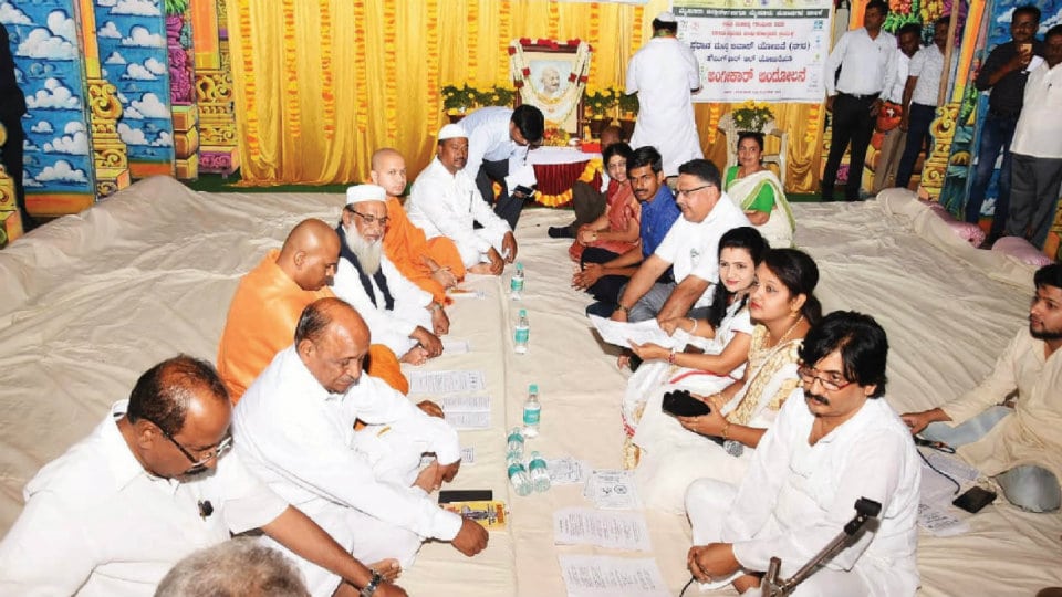 All religion prayer meeting marks Gandhi Jayanti; Shastri forgotten