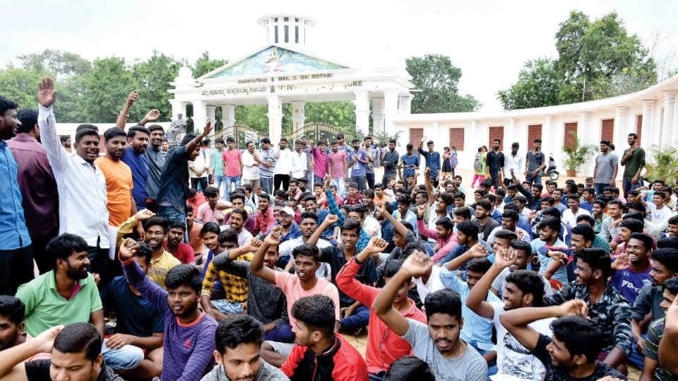 Gangothri Hostel students up in arms against University authorities