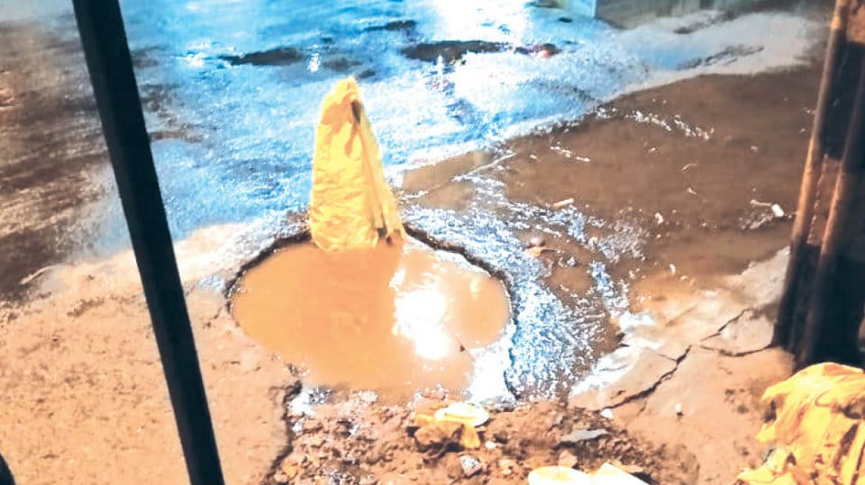 Overflowing manhole causing problems in Mandi Mohalla