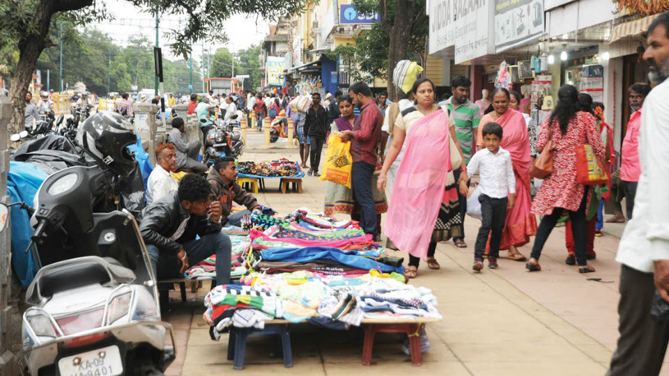 Corporator to stage protest tomorrow against footpath encroachments