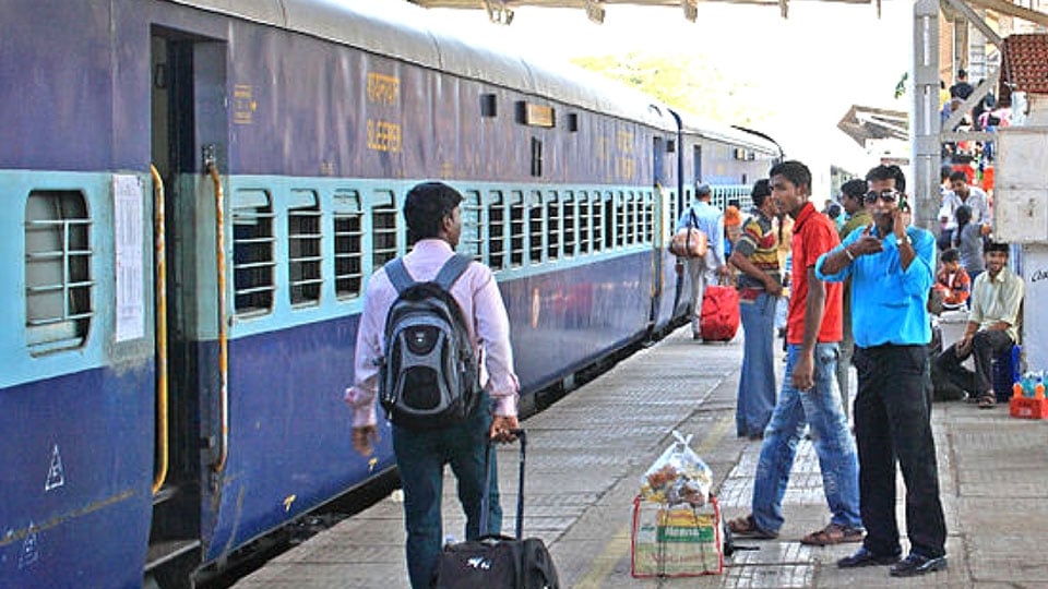 Establish centralised public grievances cell online for rail passengers