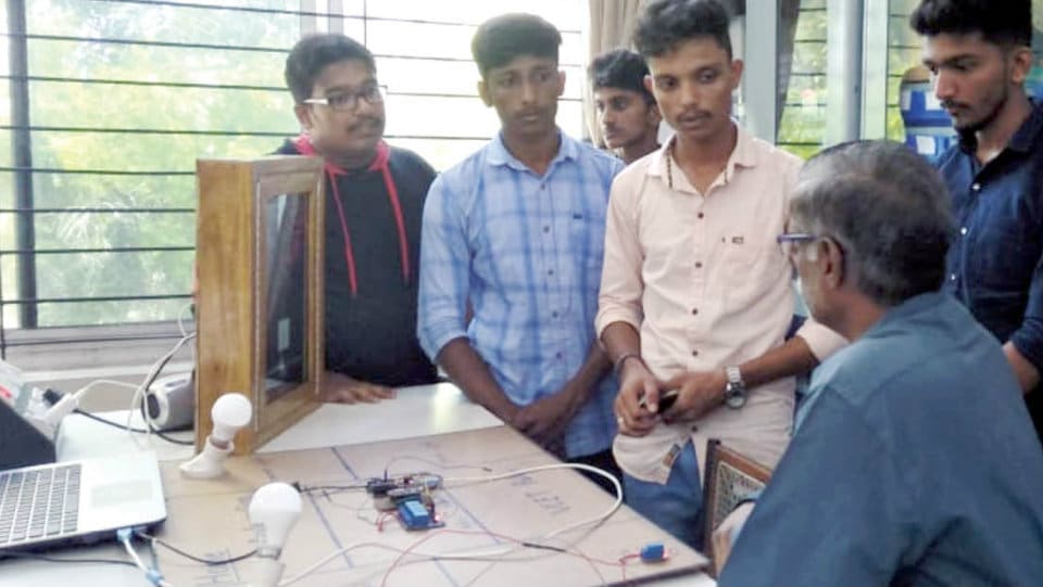 Young innovative minds display mini projects