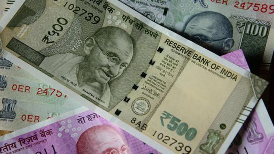 Three held for circulating fake currency notes