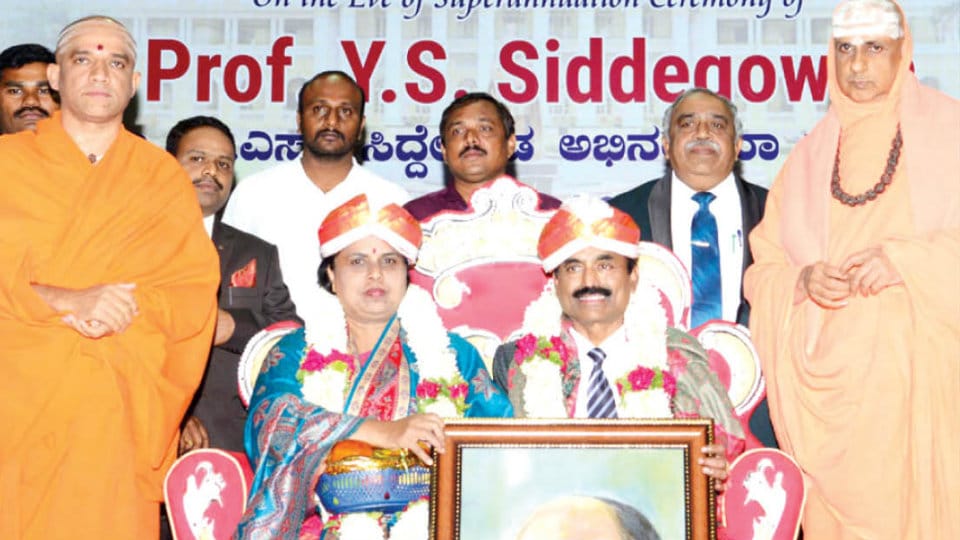 Prof. Y.S. Siddegowda couple feted by Seers