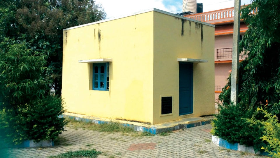 An apology of a Mini Library inside Siddiqui Nagar Park