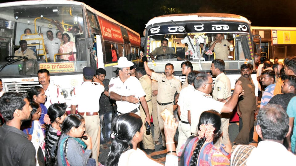 Delay in arrival of bus: Commuters take KSRTC staff to task